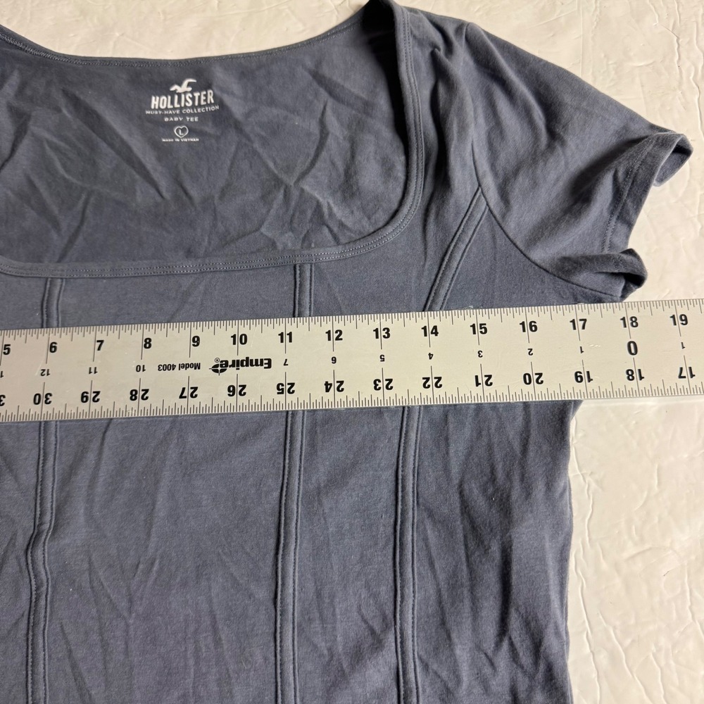 Hollister Must-Have Collection Baby Tee Gray Blue Square Neck Seamed Top Large - Picture 6 of 8